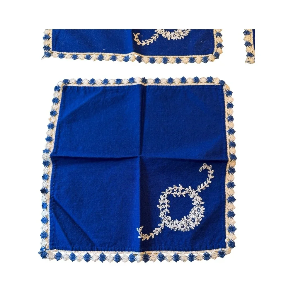 Unbranded vintage royal